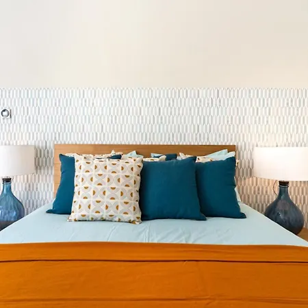 Pretty Penthouse On A Quiet St Close To Everything Apartment Lisbon