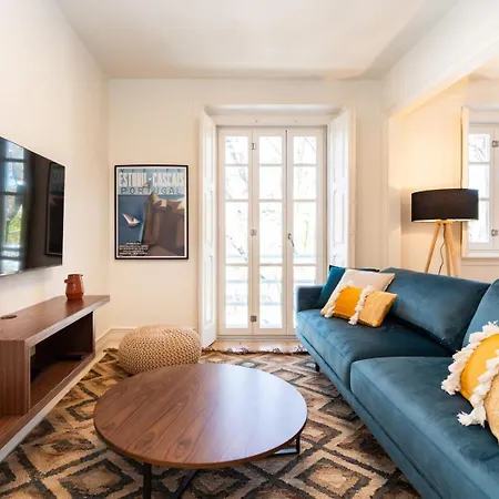 Apartment Pretty Penthouse On A Quiet St Close To Everything