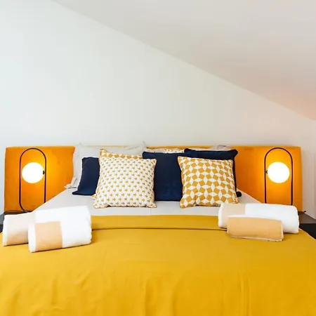 Appartement Pretty Penthouse On A Quiet St Close To Everything Lissabon