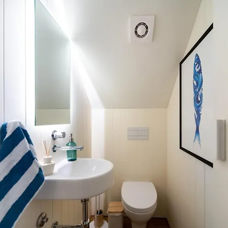 Pretty Penthouse On A Quiet St Close To Everything Appartement Lissabon