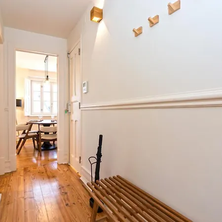 Pretty Penthouse On A Quiet St Close To Everything Appartement Lissabon